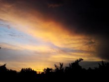 Sonnenuntergang und Wolken / ***