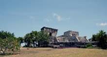 Tempel des absteigenden Gottes und Fort Castillo. / ***