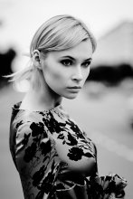 Elina / part of street photo session