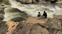 Der Fluss fließt, fließt der Fluss / ***