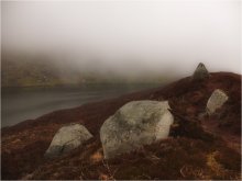 ... Steine, See, Nebel ... / ***