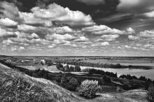 The upper coast of the river Oka / ***