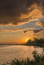 Bei Sonnenuntergang, vor dem regen / ***
