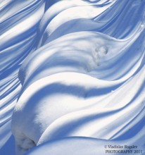 Schnee-Welle / ***