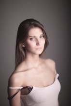  / ***