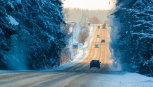 Schnee auf der Straße fällt / ***