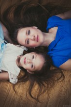 Mutter und Tochter / ***