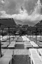 b/w beach / ***
