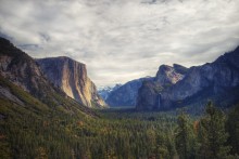 "Magnet" view of Yosemite State National Park / http://www.panoramio.com/photo/104767876