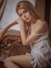  / ***