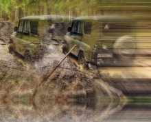 Je steiler der Jeep, desto länger der Weg hinter dem Traktor / ***