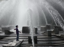 Boy und Brunnen / ***