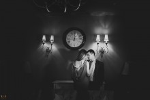 Unter der Uhr / ***