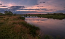 Am Ufer des Flusses im Juni / ***