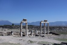 Die Ruinen des antiken Hierapolis. / ***