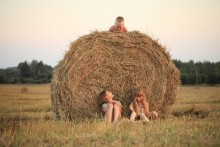 Kinder ... August ... Hitze ... / ***