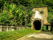 Tunnel Augen / ***