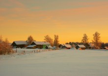 Das Dorf im Abendlicht ... / ***