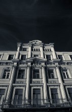 Mighty Gebäude / ***