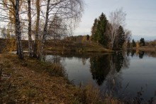 Herbstwandern lautlos durch den Wald ... / ***