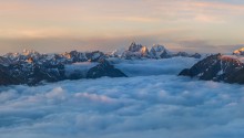 Über den Wolken. / ***