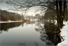Wandern Sie entlang des Flusses / ***