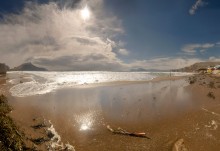 in Sand Himmel spiegelt sich in einem Spiegel / ***