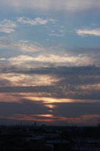 Sonnenaufgang hinter den Bergen / ***