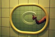 Freitag in der Toilette / ***