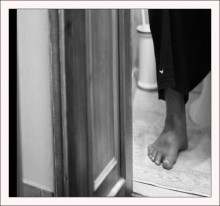 Freitag in der Toilette (Avtoprtret Werbung oder Nike) / ***
