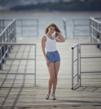  / ***