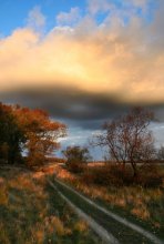 Herbstlandschaft mit brennenden Gras. / *********