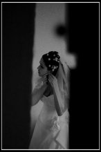peeping at the bride / eto fot ne bylo obrabotano v redaktore, fil'tr vstroenniy v zerkalky, nevesta delaet poslednie wtrixi, i , kak vy vidite, o4en' volnuetsia