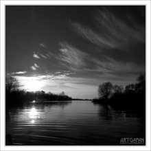 Dark Sunset / ***