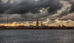 Wolken über der Stadt / ***
