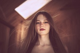 Red girl / Red girl