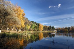 Autumn Pond / ***