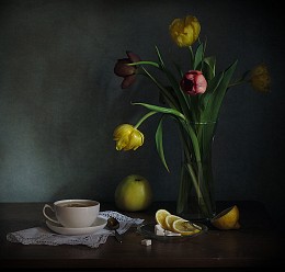 Tee mit Zitrone / ***