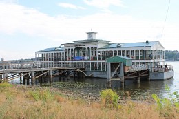 Der alte Pier. Kostroma. / ***