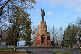 Lenin-Denkmal / ***