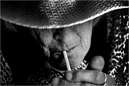 alte Frau / ***