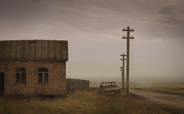 Haus in der Nähe der Straße / ***