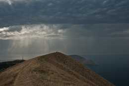 Tuchka ging über den Himmel, verschüttete Wolken regen .... / ***