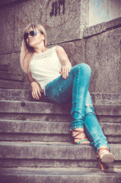 Girl / ***