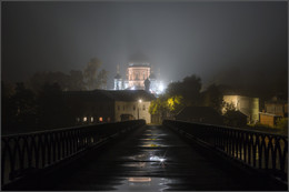 Pfützen auf der Brücke / ***