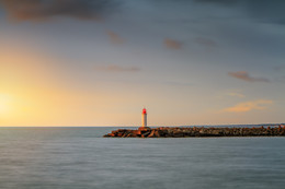 Leuchtturm bei Sonnenuntergang / ***