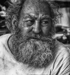 BEGGAR / ***