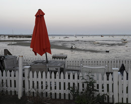  / red umbrella