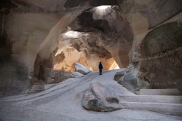 Aladdins Cave / ***