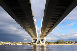 Brücke / ***